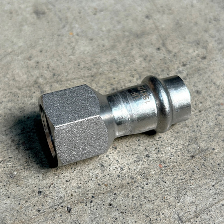НП Муфта резьбовая пресс из нержавейки UNI-FITT фитинг Ø15x1/2" В