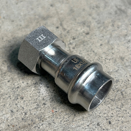 НП Муфта с накидной гайкой пресс из нержавейки UNI-FITT фитинг Ø18x1/2" НГ