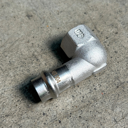НП Угол резьбовой пресс из нержавейки UNI-FITT фитинг Ø15x1/2" В